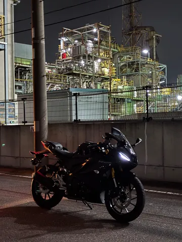 工場夜景、漆黒の相棒