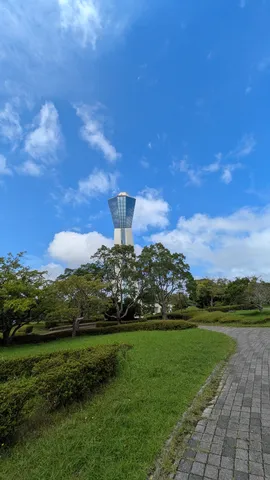 青空と塔のささやき