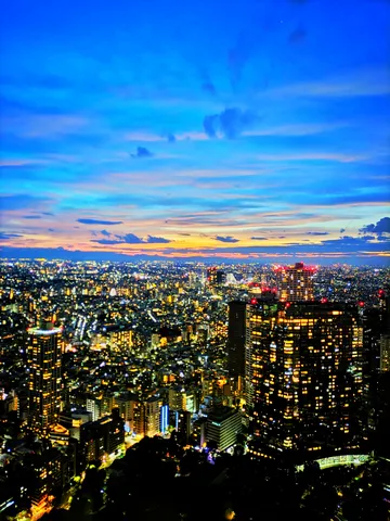 煌めく夜景と空のグラデーション