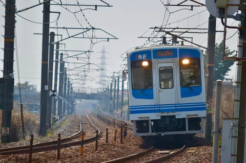 疾走する電車の静かなる日常