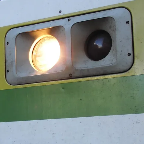 二つの窓、二つの表情