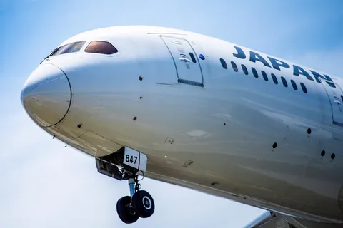 青空を切り裂く、JAPANの翼