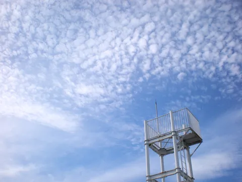 青空に浮かぶ观测塔