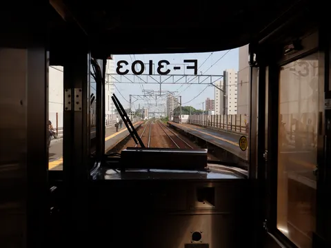 旅立ちの秒読み、鉄路の風景