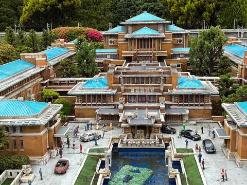 精緻なミニチュア建築群