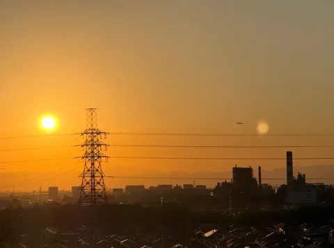 夕暮れの工業風景