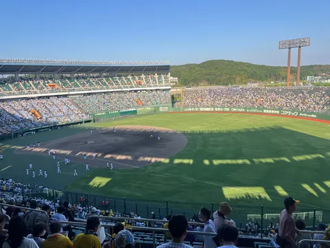 野球観戦、夕暮れのグラウンド