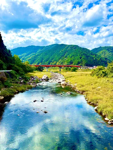 水辺に映る山の呼吸