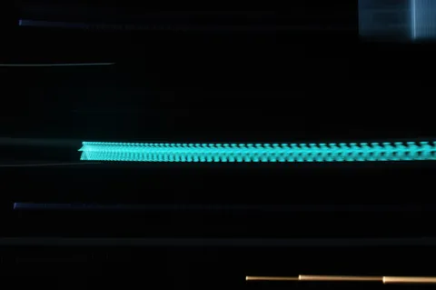 流れる光の轨道