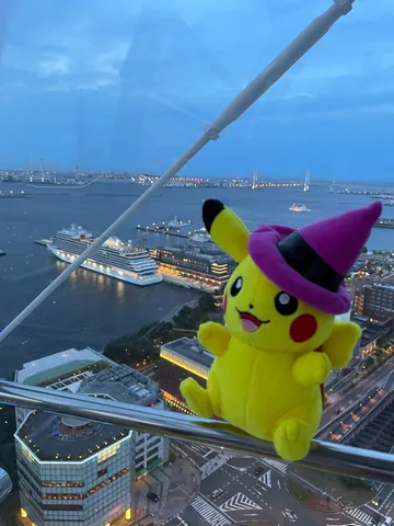 街を眺める魔法使いピカチュウ