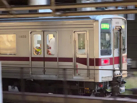 動く車窓の記憶