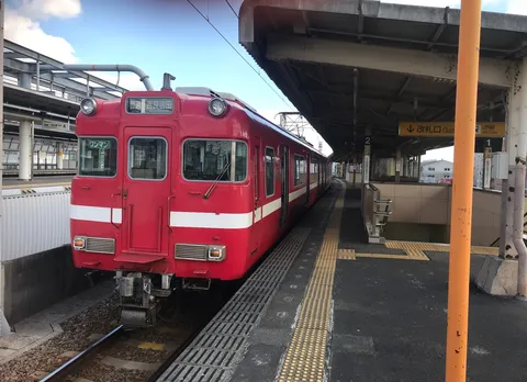 レトロな赤電、懐かしの駅
