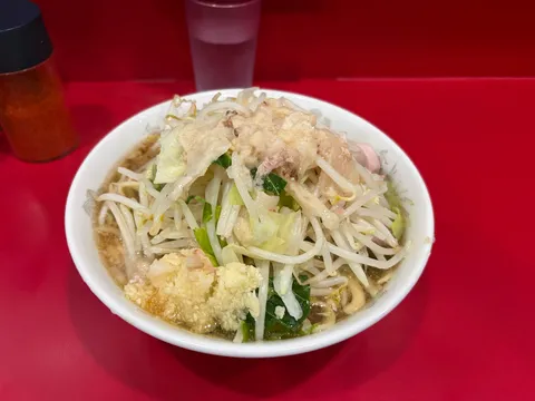 湯気立つ一杯、ニンニクの囁き