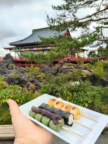 お団子と古刹の風情