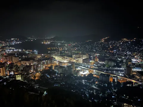 煌めく夜景に包まれて