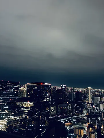 煌めく夜景が織りなす街