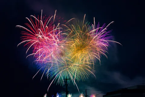 夜空のカラフル大爆発