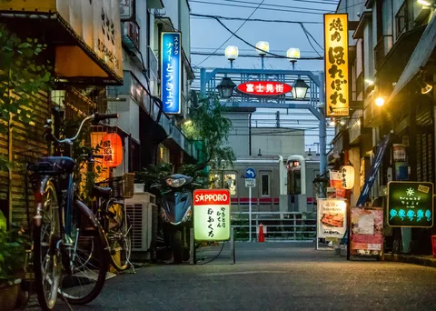 昭和レトロな夜の誘い
