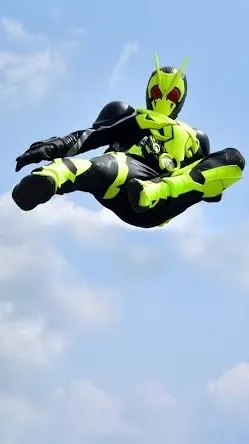 空中を舞うゼロワン