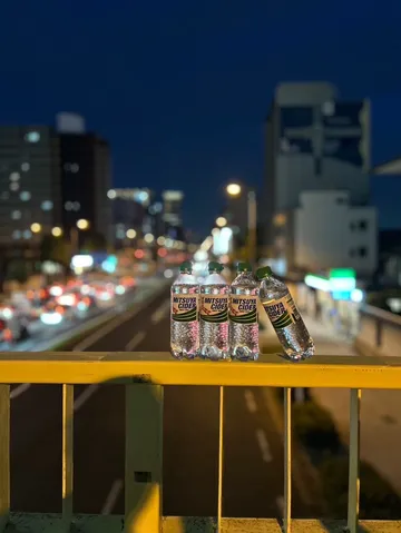 夜景とサイダー、都会のオアシス