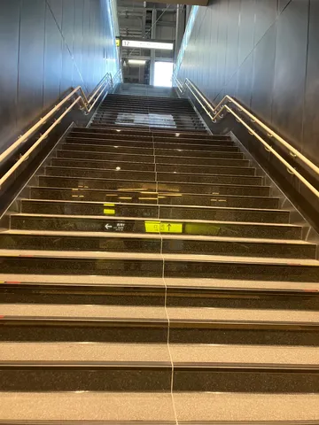 出口はどちら？迷わず行けるか