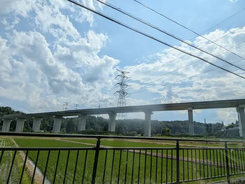 空と雲と高架橋