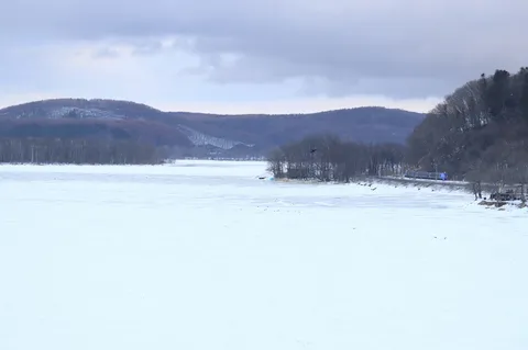 朝の雪国