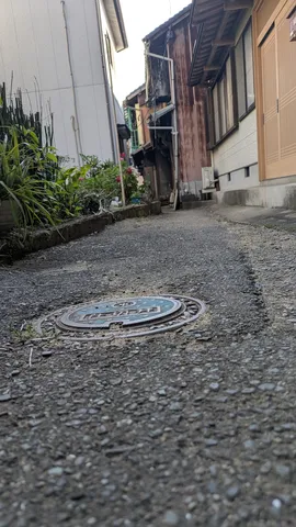 生活感あふれる路地の風景