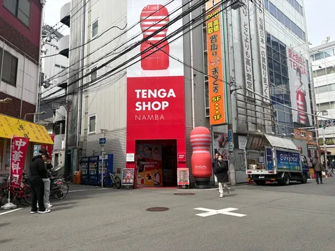 日常風景の中の鮮烈な赤