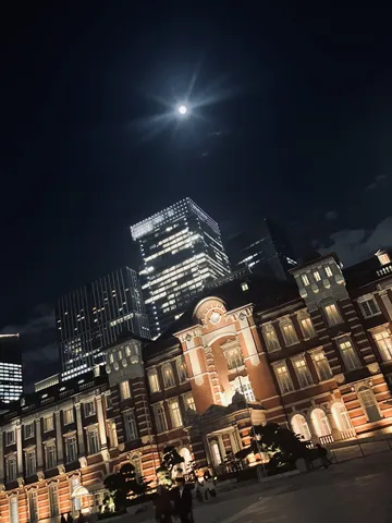月明かりと都市の夢