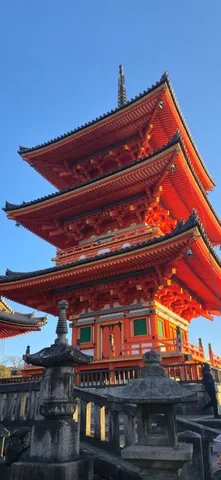 朱色の古都、天を仰ぐ