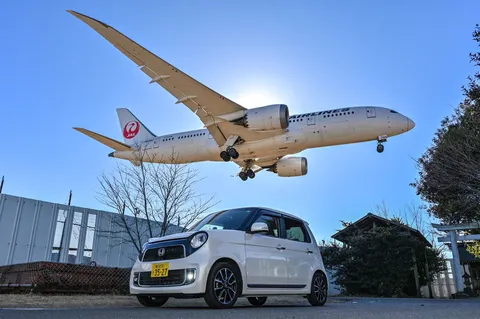 青空に映える巨翼と愛車
