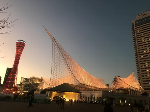 港町の夕暮れ、光のシンフォニー