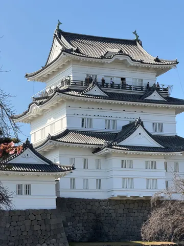 古城の威厳、時を越える白壁