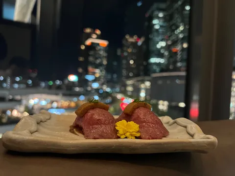 夜景を映す二つの宝石