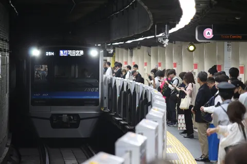地下鉄の日常、旅立ちの予感