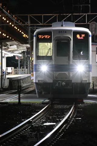 夜の疾走、光の軌跡