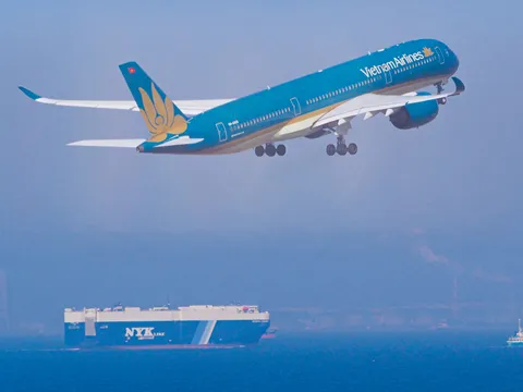 空を舞う旅と海を航く船
