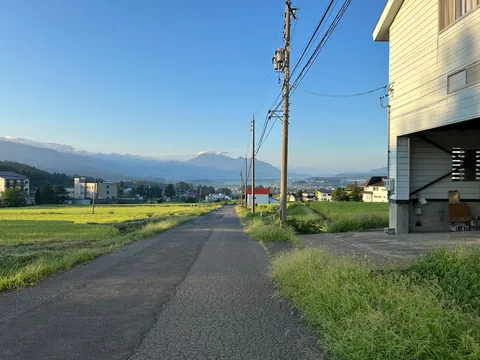 峠道、集落と山並み