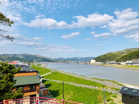 川辺に広がる心地よい風景