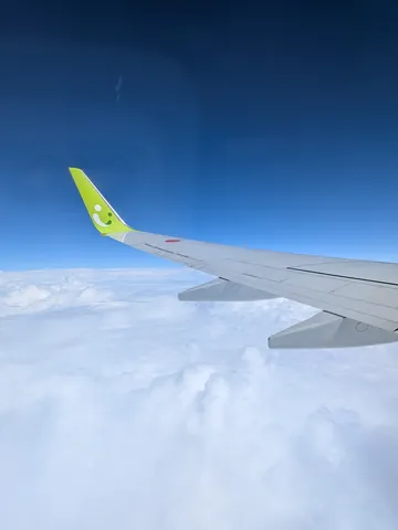 雲海の上、スマイルの翼