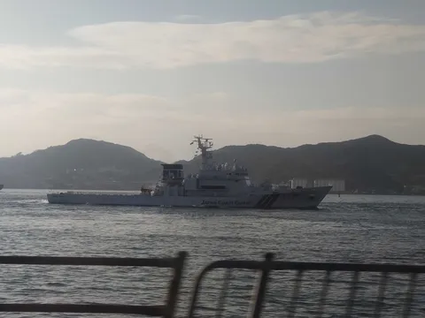 海と山を結ぶ白い巡視船