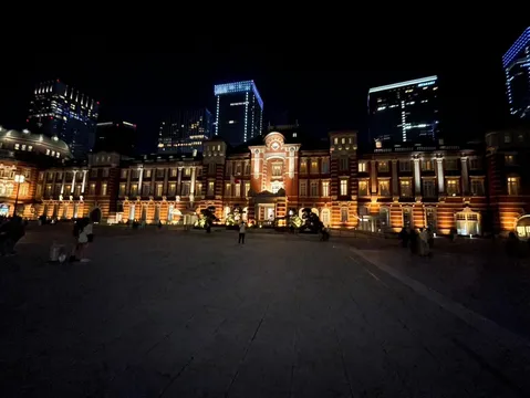闇夜に浮かぶ光の主役