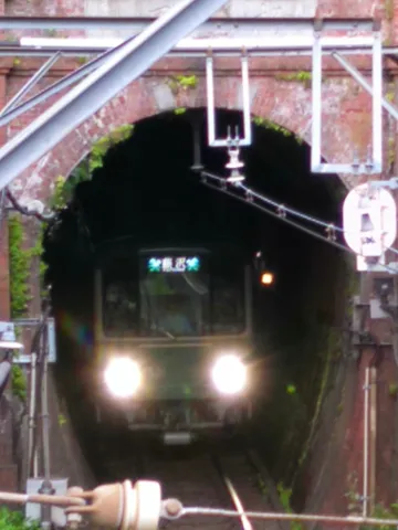 トンネルからひょっこり