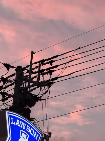 夕焼けと電線、ローソン
