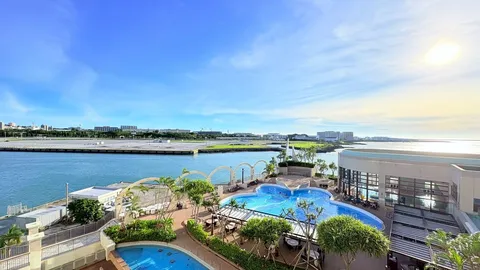 水辺のリゾート、空と海と。