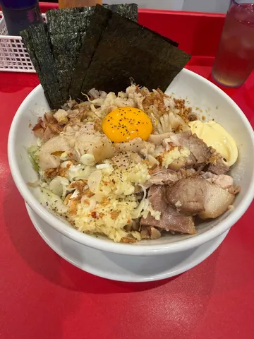 主役感あふれる贅沢なまぜ麺