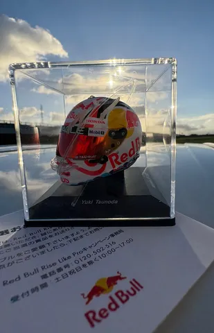 F1ヘルメットと夕焼けのコラボレーション