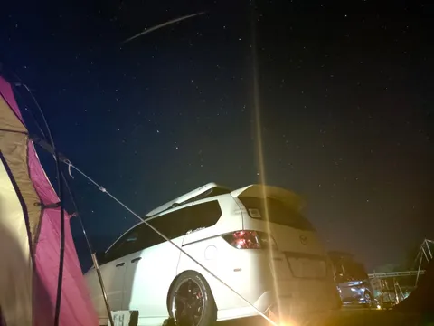 満天の星空と愛車のキャンプ