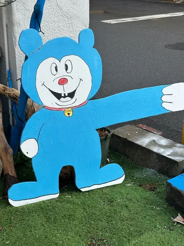 雨粒が輝く、青い夢